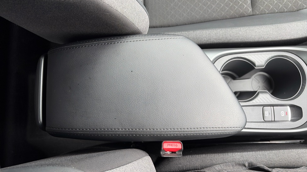 Nissan Juke 1.0 DiG-T N-Connecta 5dr Petrol Hatchback - Image 42