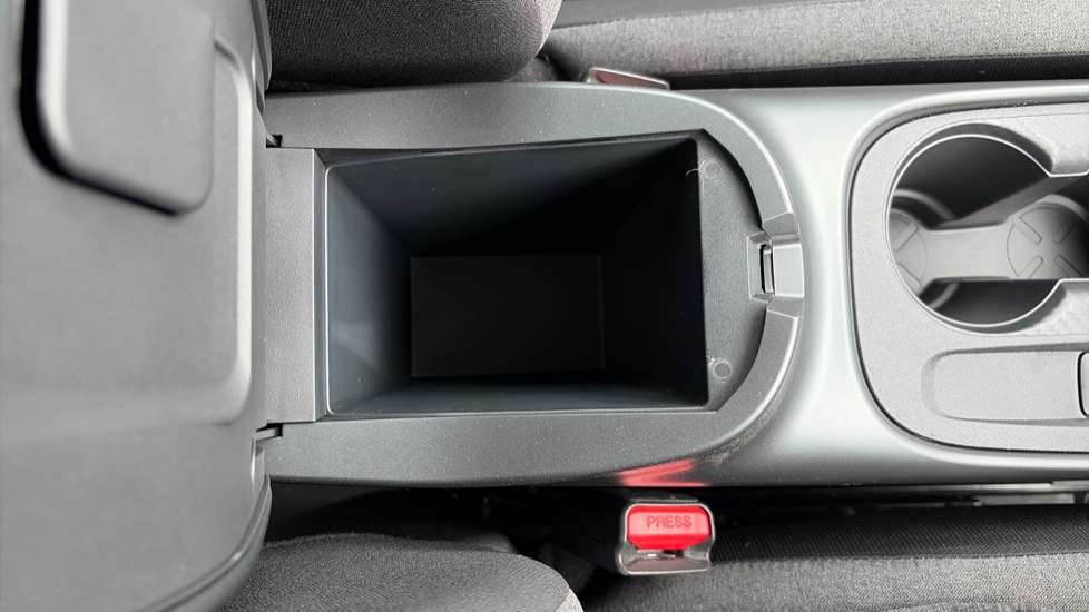 Nissan Juke 1.0 DiG-T N-Connecta 5dr Petrol Hatchback - Image 43