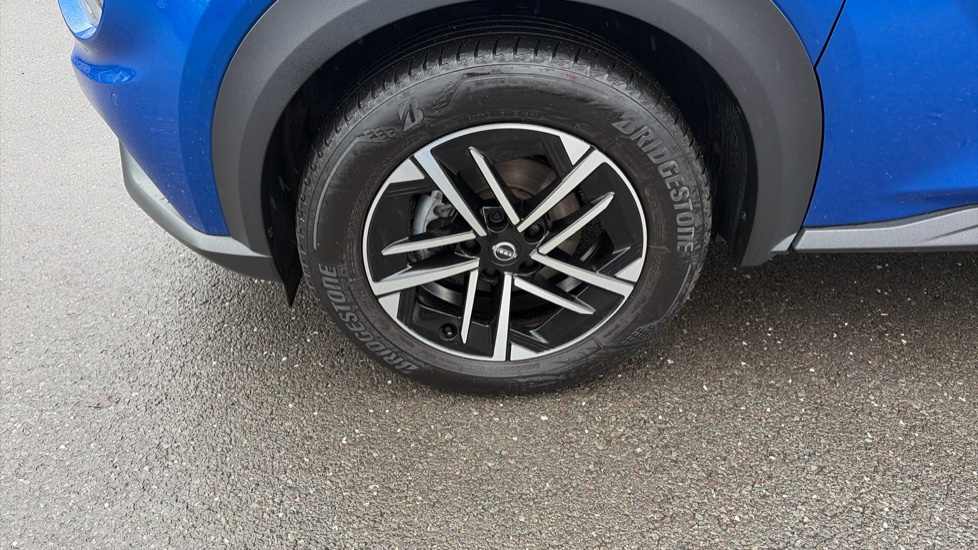 Nissan Juke 1.0 DiG-T N-Connecta 5dr Petrol Hatchback - Image 45