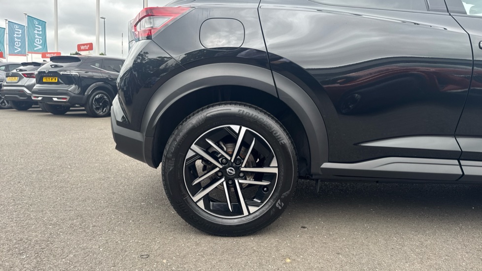 Nissan Juke 1.0 DiG-T N-Connecta 5dr Petrol Hatchback - Image 7