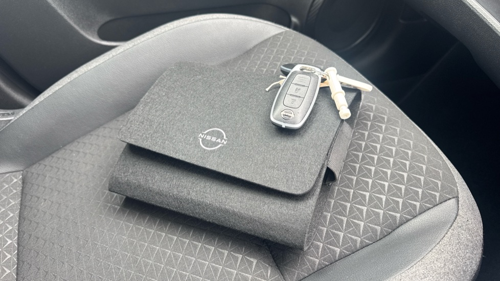 Nissan Juke 1.0 DiG-T N-Connecta 5dr Petrol Hatchback - Image 19