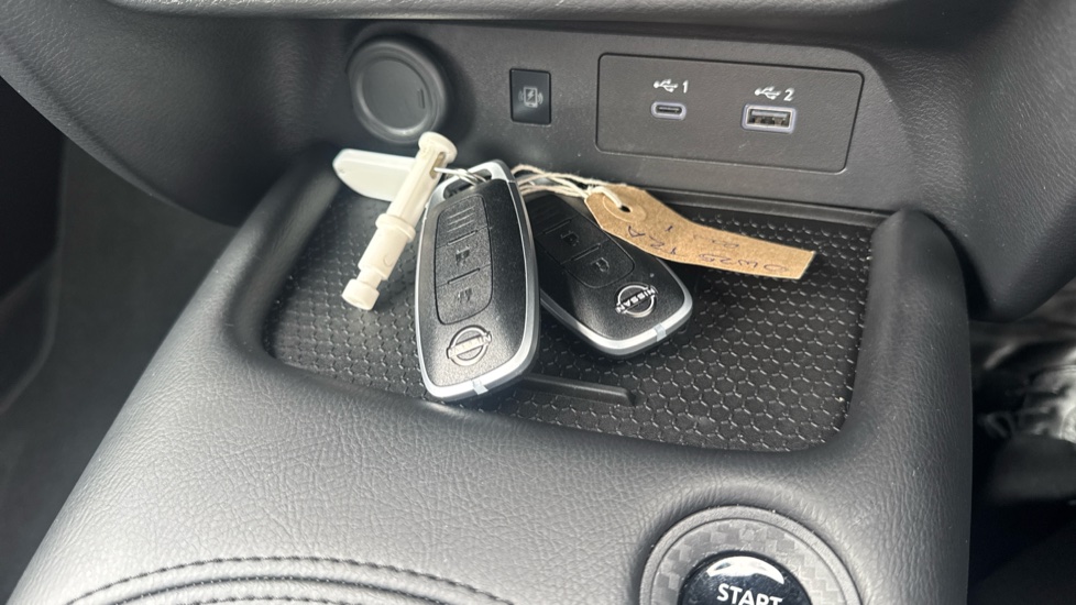 Nissan Juke 1.0 DiG-T N-Connecta 5dr Petrol Hatchback - Image 20