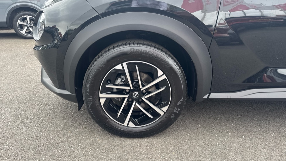 Nissan Juke 1.0 DiG-T N-Connecta 5dr Petrol Hatchback - Image 21
