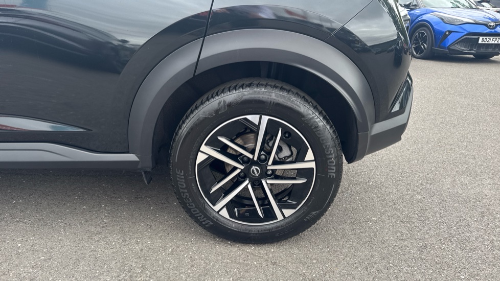 Nissan Juke 1.0 DiG-T N-Connecta 5dr Petrol Hatchback - Image 22
