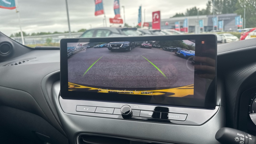 Nissan Juke 1.0 DiG-T N-Connecta 5dr Petrol Hatchback - Image 24