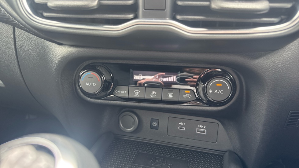 Nissan Juke 1.0 DiG-T N-Connecta 5dr Petrol Hatchback - Image 27