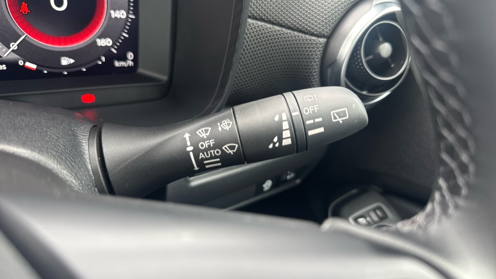 Nissan Juke 1.0 DiG-T N-Connecta 5dr Petrol Hatchback - Image 32