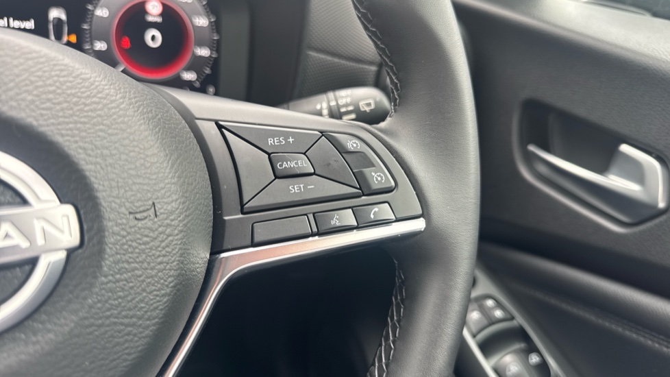Nissan Juke 1.0 DiG-T N-Connecta 5dr Petrol Hatchback - Image 33