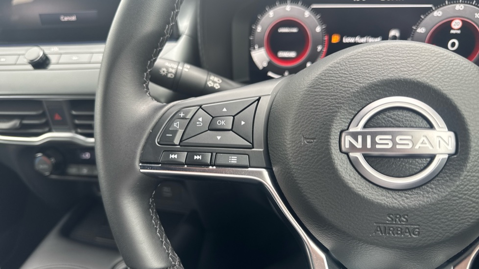 Nissan Juke 1.0 DiG-T N-Connecta 5dr Petrol Hatchback - Image 34