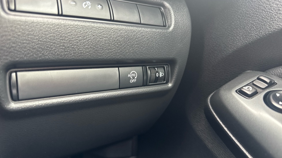 Nissan Juke 1.0 DiG-T N-Connecta 5dr Petrol Hatchback - Image 37