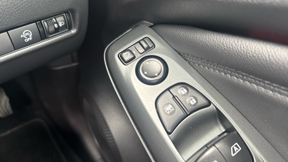 Nissan Juke 1.0 DiG-T N-Connecta 5dr Petrol Hatchback - Image 38