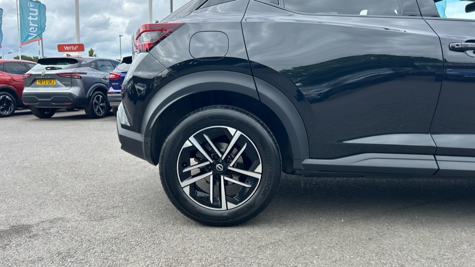 Nissan Juke 1.0 DiG-T N-Connecta 5dr Petrol Hatchback - Image 7