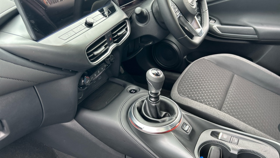 Nissan Juke 1.0 DiG-T N-Connecta 5dr Petrol Hatchback - Image 13