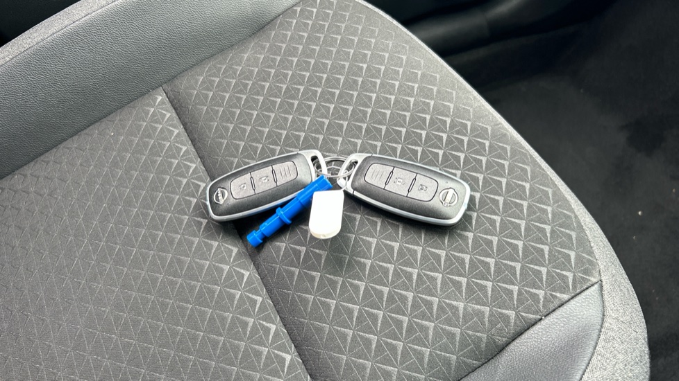 Nissan Juke 1.0 DiG-T N-Connecta 5dr Petrol Hatchback - Image 20