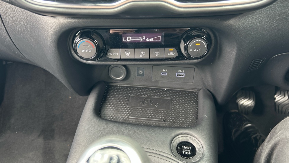 Nissan Juke 1.0 DiG-T N-Connecta 5dr Petrol Hatchback - Image 37