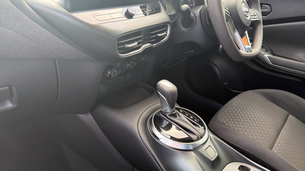 Nissan Juke 1.0 DiG-T Acenta Premium 5dr DCT Petrol Hatchback - Image 13