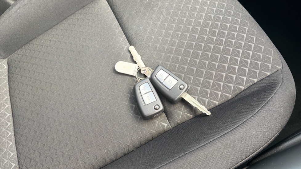 Nissan Juke 1.0 DiG-T Acenta Premium 5dr DCT Petrol Hatchback - Image 20