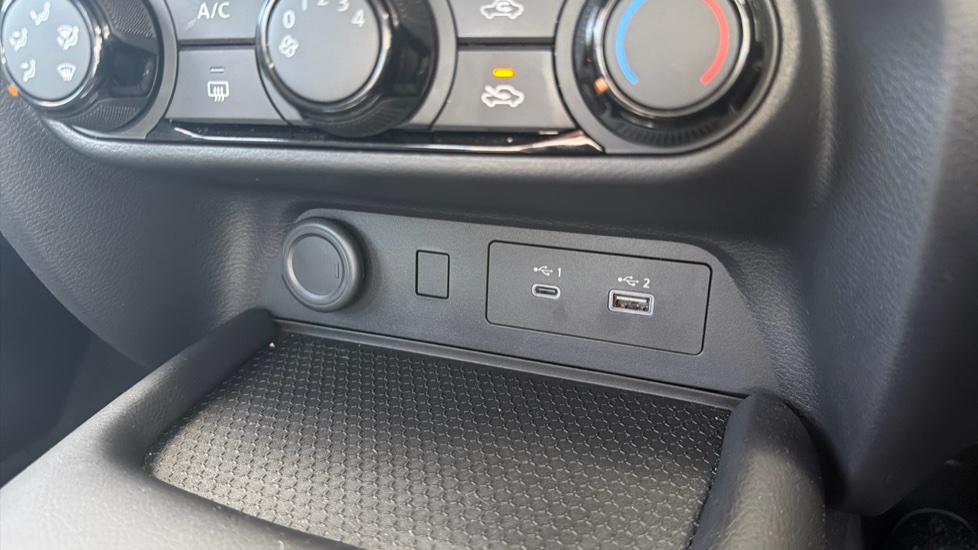 Nissan Juke 1.0 DiG-T Acenta Premium 5dr DCT Petrol Hatchback - Image 34