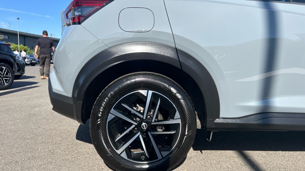 Nissan Juke 1.6 Hybrid N-Connecta 5dr Auto Hybrid Hatchback - Image 7