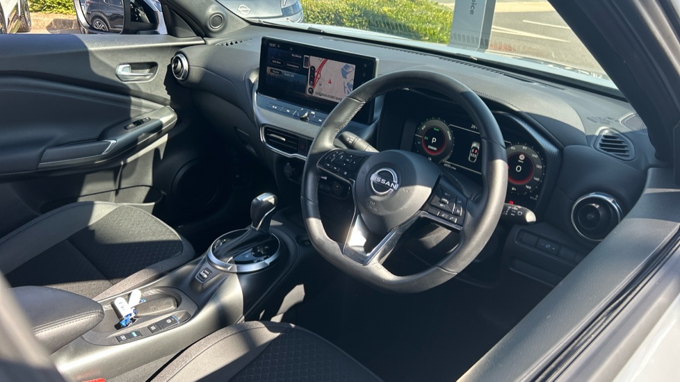 Nissan Juke 1.6 Hybrid N-Connecta 5dr Auto Hybrid Hatchback - Image 11