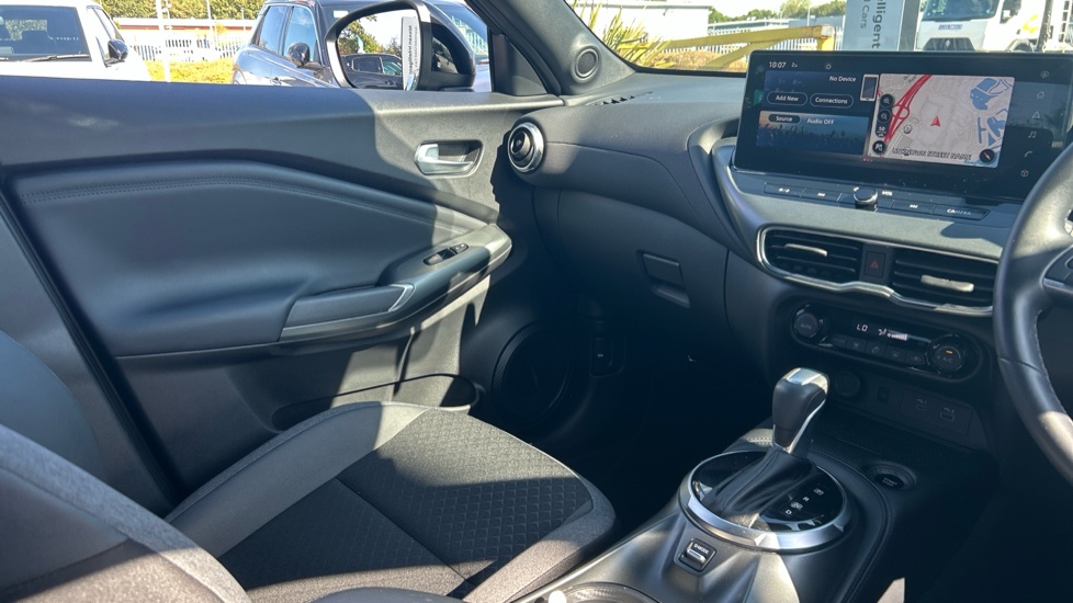 Nissan Juke 1.6 Hybrid N-Connecta 5dr Auto Hybrid Hatchback - Image 14