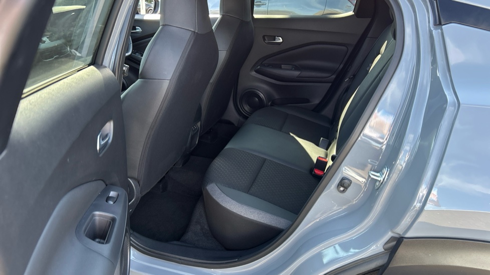 Nissan Juke 1.6 Hybrid N-Connecta 5dr Auto Hybrid Hatchback - Image 16