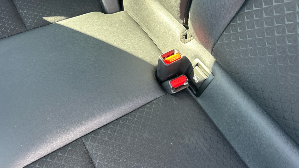 Nissan Juke 1.6 Hybrid N-Connecta 5dr Auto Hybrid Hatchback - Image 17