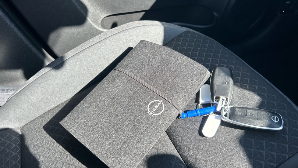 Nissan Juke 1.6 Hybrid N-Connecta 5dr Auto Hybrid Hatchback - Image 19