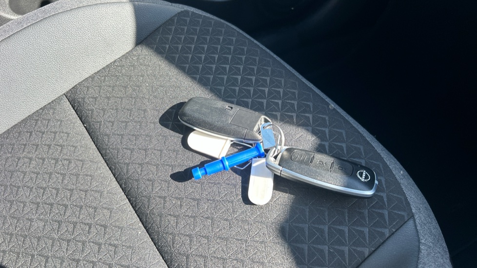 Nissan Juke 1.6 Hybrid N-Connecta 5dr Auto Hybrid Hatchback - Image 20