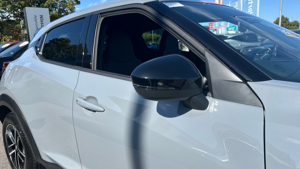 Nissan Juke 1.6 Hybrid N-Connecta 5dr Auto Hybrid Hatchback - Image 21