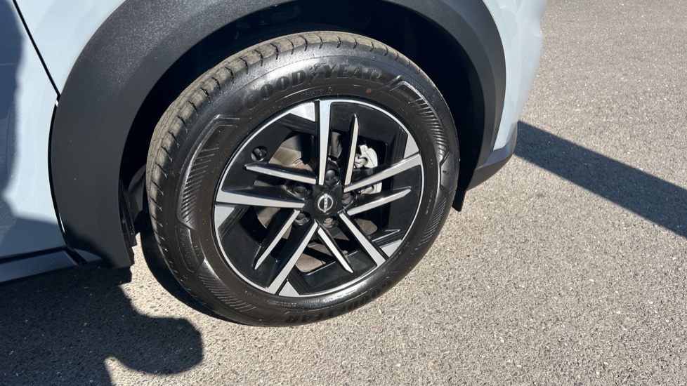 Nissan Juke 1.6 Hybrid N-Connecta 5dr Auto Hybrid Hatchback - Image 22