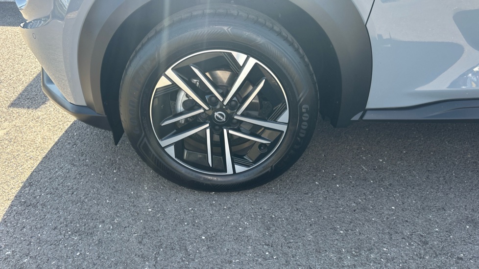 Nissan Juke 1.6 Hybrid N-Connecta 5dr Auto Hybrid Hatchback - Image 23