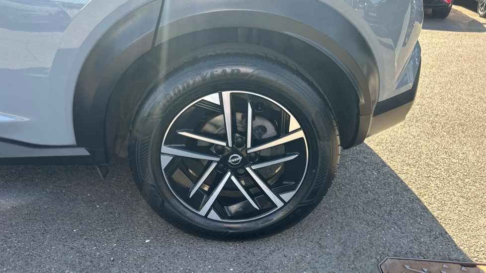 Nissan Juke 1.6 Hybrid N-Connecta 5dr Auto Hybrid Hatchback - Image 25