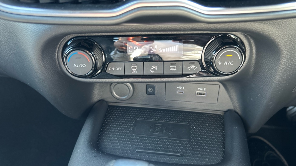 Nissan Juke 1.6 Hybrid N-Connecta 5dr Auto Hybrid Hatchback - Image 32