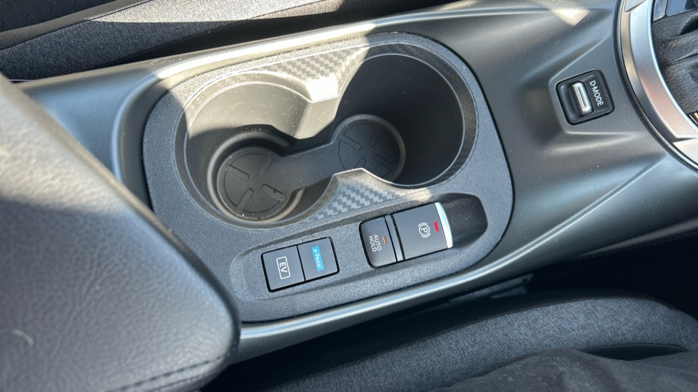 Nissan Juke 1.6 Hybrid N-Connecta 5dr Auto Hybrid Hatchback - Image 41