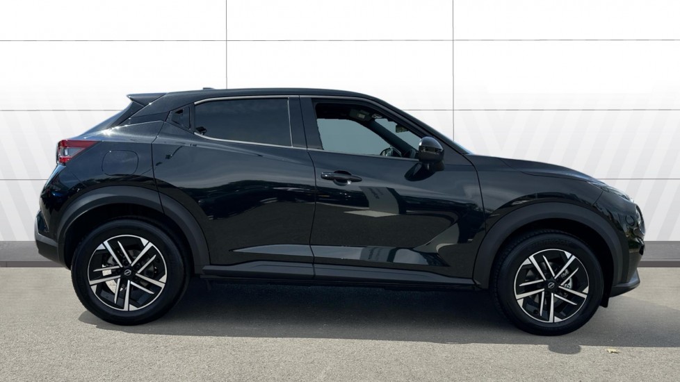 Nissan Juke 1.0 DiG-T N-Connecta 5dr DCT Petrol Hatchback - Image 5