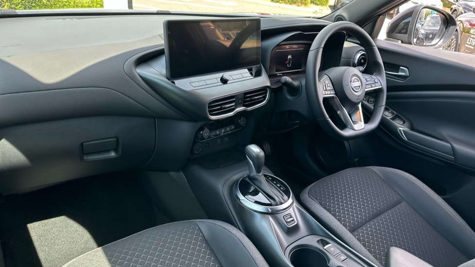 Nissan Juke 1.0 DiG-T N-Connecta 5dr DCT Petrol Hatchback - Image 9