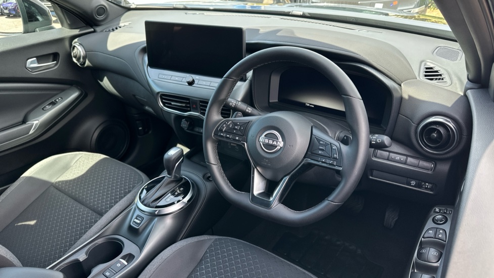 Nissan Juke 1.0 DiG-T N-Connecta 5dr DCT Petrol Hatchback - Image 11
