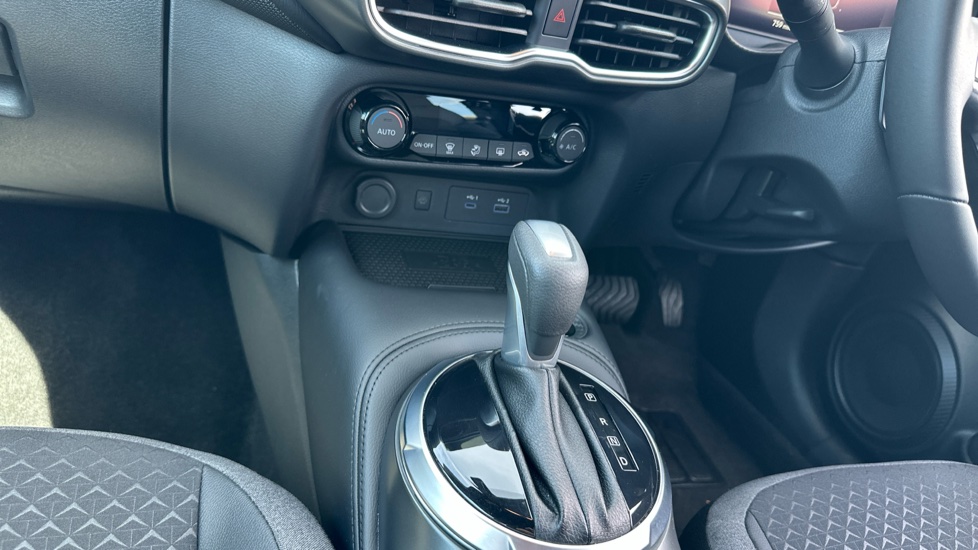 Nissan Juke 1.0 DiG-T N-Connecta 5dr DCT Petrol Hatchback - Image 13