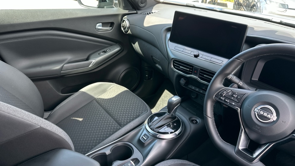 Nissan Juke 1.0 DiG-T N-Connecta 5dr DCT Petrol Hatchback - Image 14