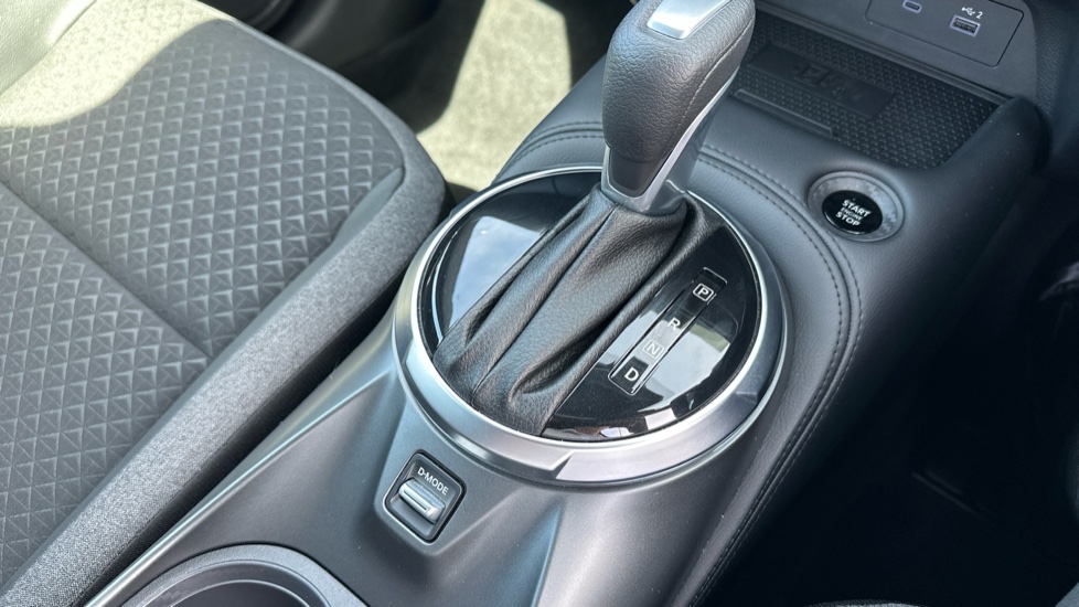 Nissan Juke 1.0 DiG-T N-Connecta 5dr DCT Petrol Hatchback - Image 38