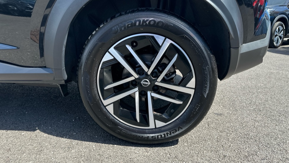Nissan Juke 1.0 DiG-T N-Connecta 5dr DCT Petrol Hatchback - Image 42