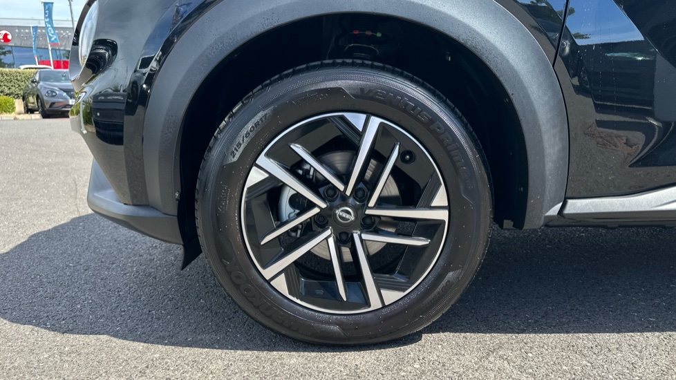 Nissan Juke 1.0 DiG-T N-Connecta 5dr DCT Petrol Hatchback - Image 43