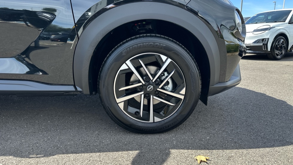 Nissan Juke 1.0 DiG-T N-Connecta 5dr DCT Petrol Hatchback - Image 44