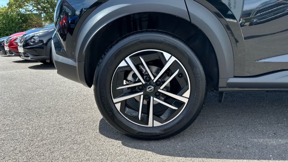 Nissan Juke 1.0 DiG-T N-Connecta 5dr DCT Petrol Hatchback - Image 45