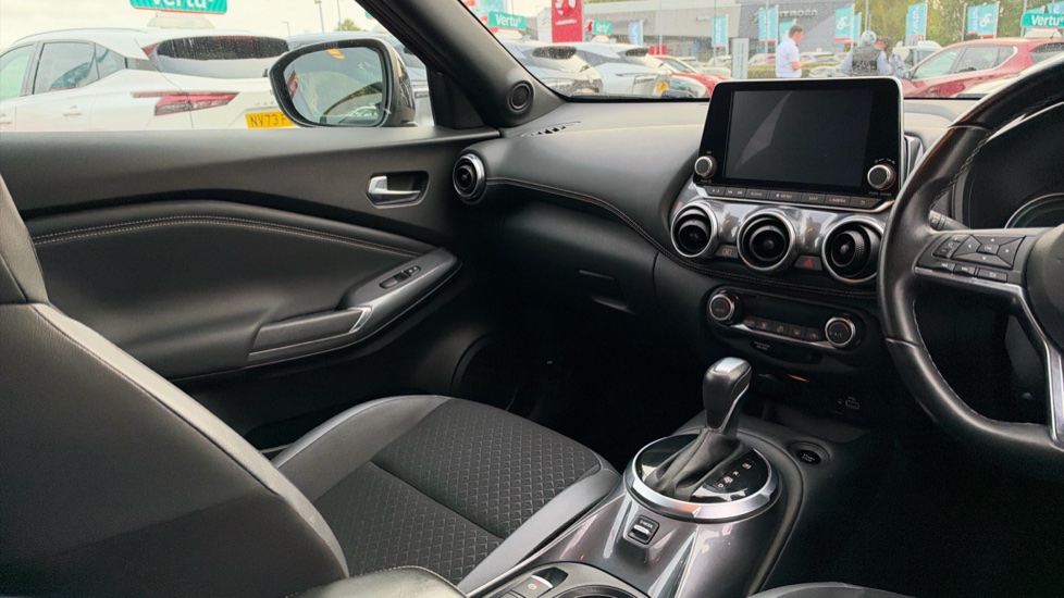 Nissan Juke 1.6 Hybrid N-Connecta 5dr Auto Hybrid Hatchback - Image 14