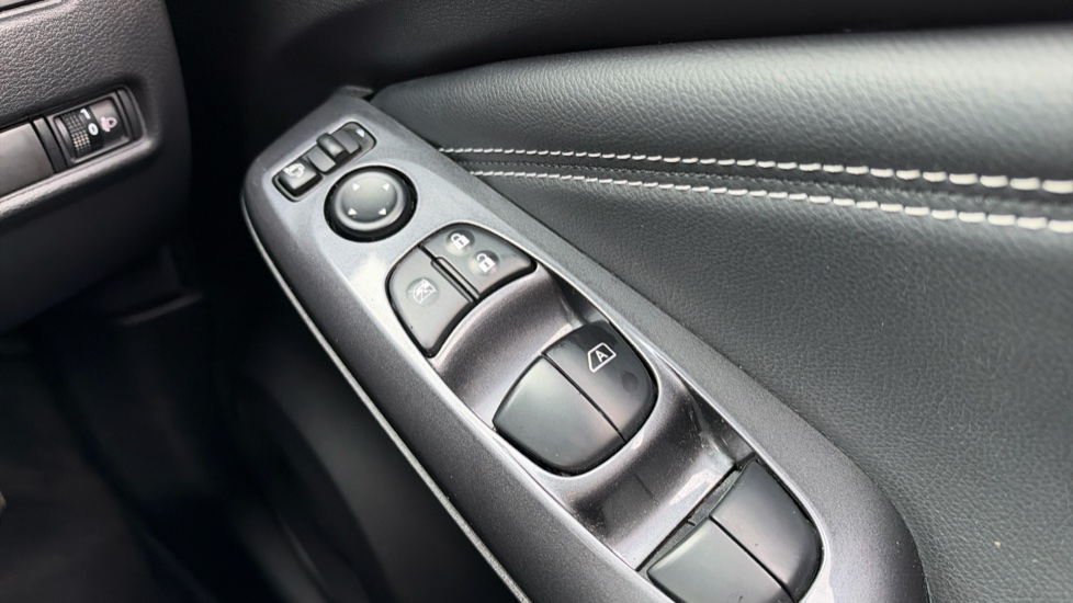 Nissan Juke 1.6 Hybrid N-Connecta 5dr Auto Hybrid Hatchback - Image 34