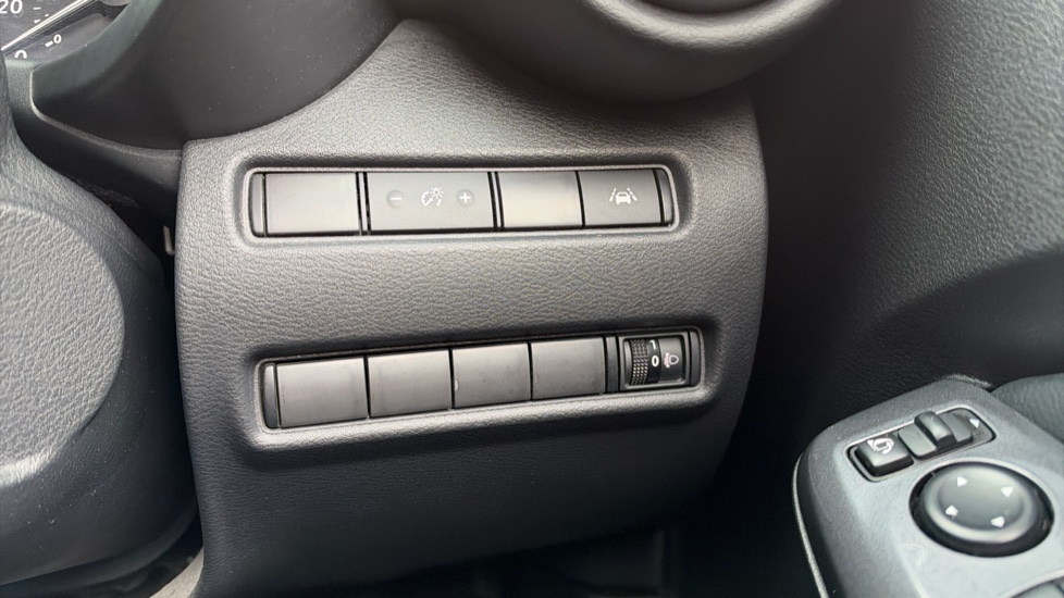 Nissan Juke 1.6 Hybrid N-Connecta 5dr Auto Hybrid Hatchback - Image 35