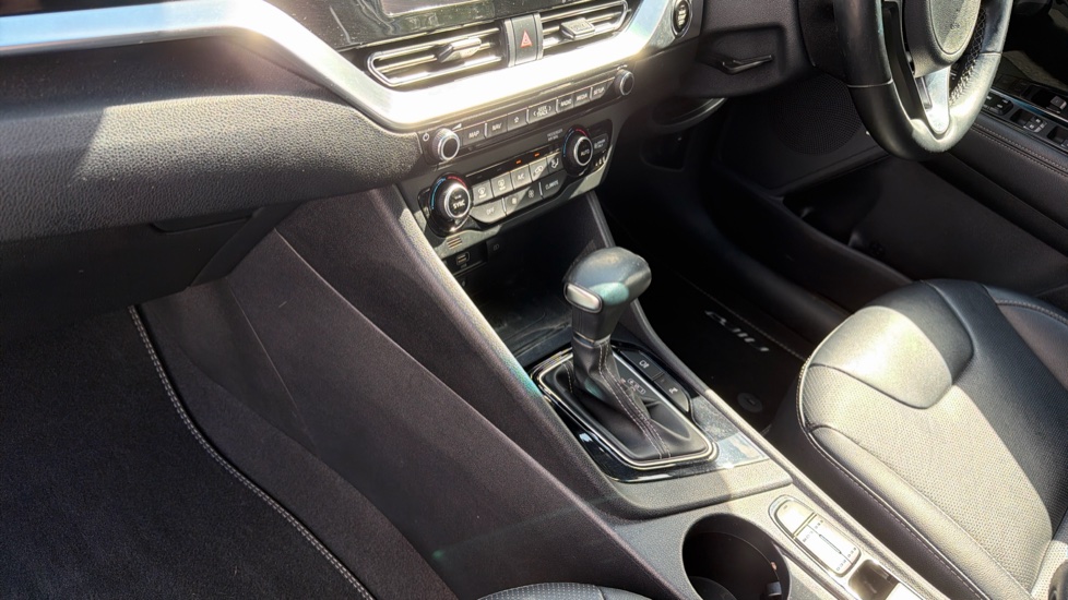 Kia Niro 1.6 GDi Hybrid 4 5dr DCT Hybrid Estate - Image 13