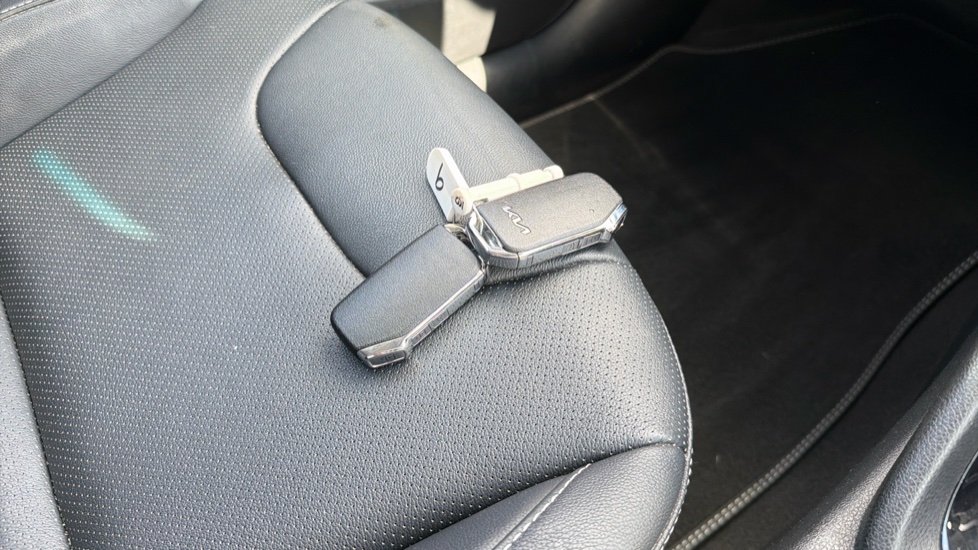 Kia Niro 1.6 GDi Hybrid 4 5dr DCT Hybrid Estate - Image 20